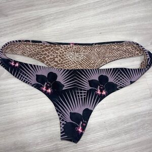 ACACIA SWIMWEAR 💜 🖤 RARE!!